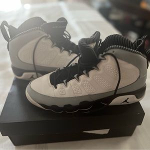 Air Jordan 9 retro size 7Y in boys
